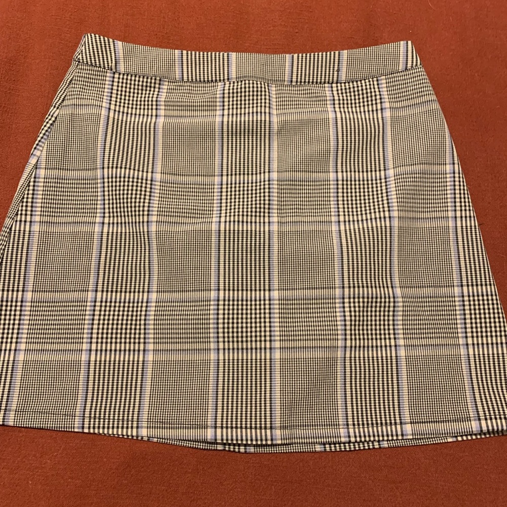 Cute fitted mini skirt, plaid, size 8